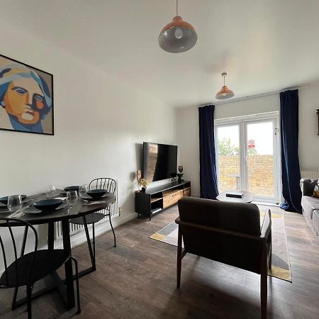 Kent, Dartford Station Apartments エクステリア 写真
