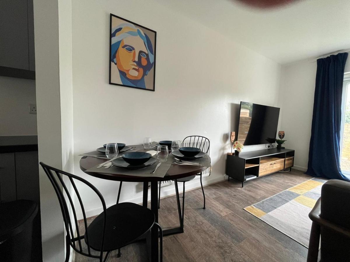Kent, Dartford Station Apartments エクステリア 写真