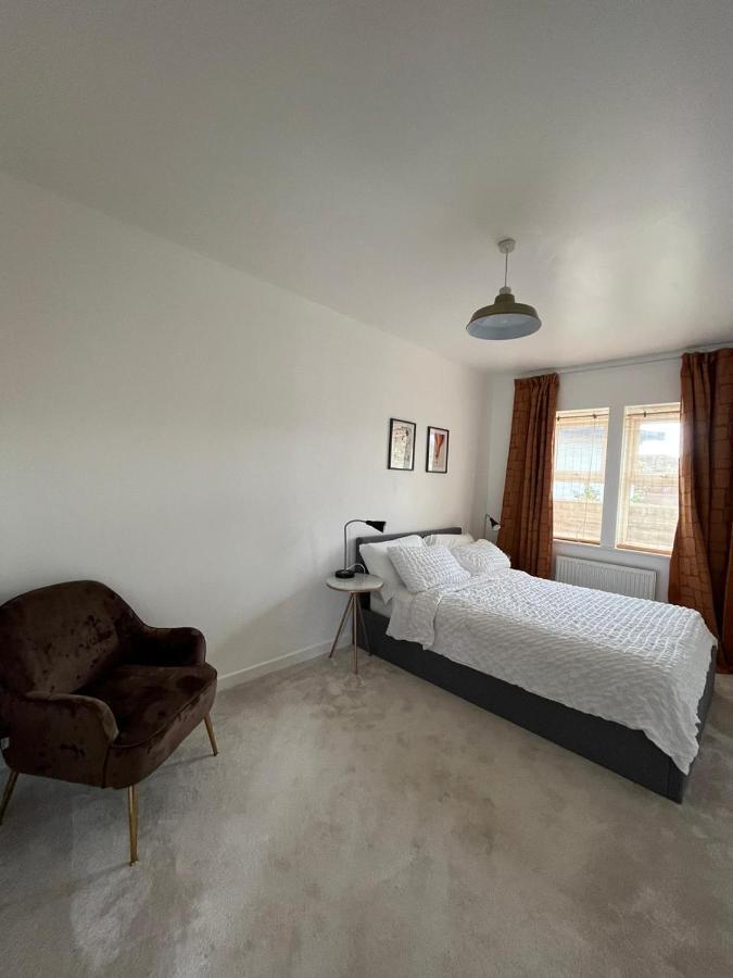Kent, Dartford Station Apartments エクステリア 写真
