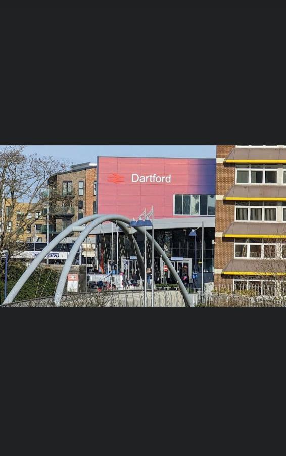 Kent, Dartford Station Apartments エクステリア 写真